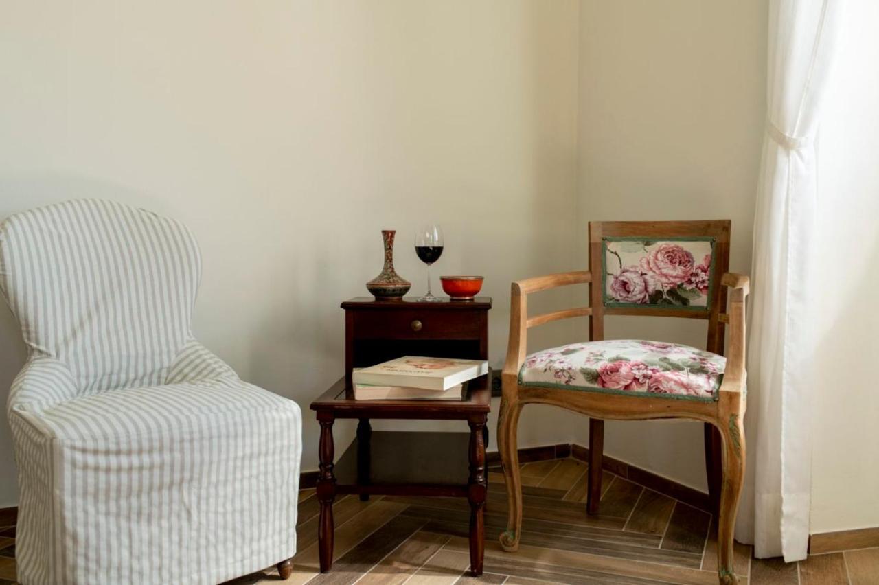 Le Vecchie Persiane - Bed & Breakfast Diano dʼAlba Exteriör bild