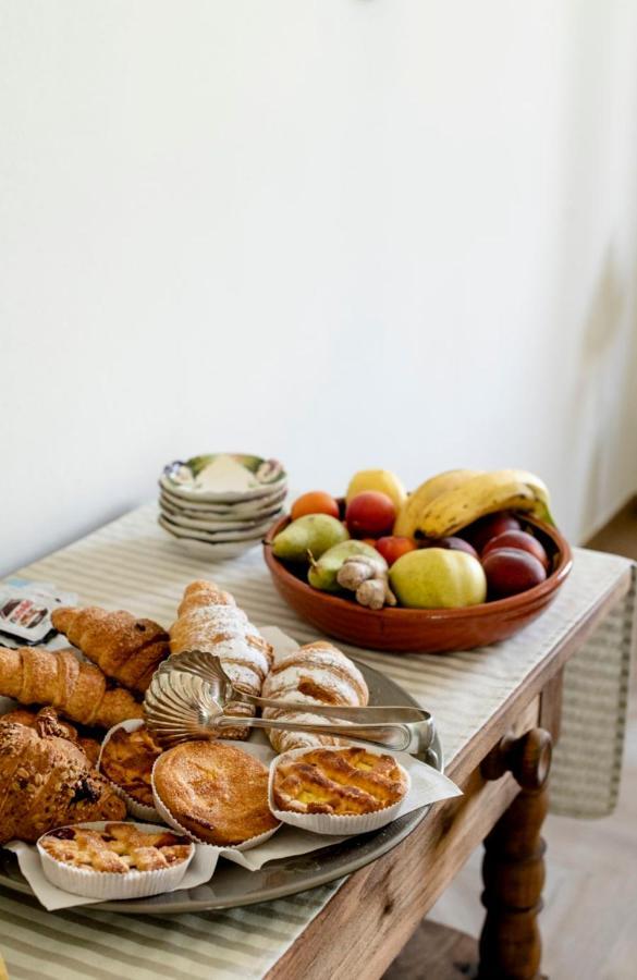 Le Vecchie Persiane - Bed & Breakfast Diano dʼAlba Exteriör bild