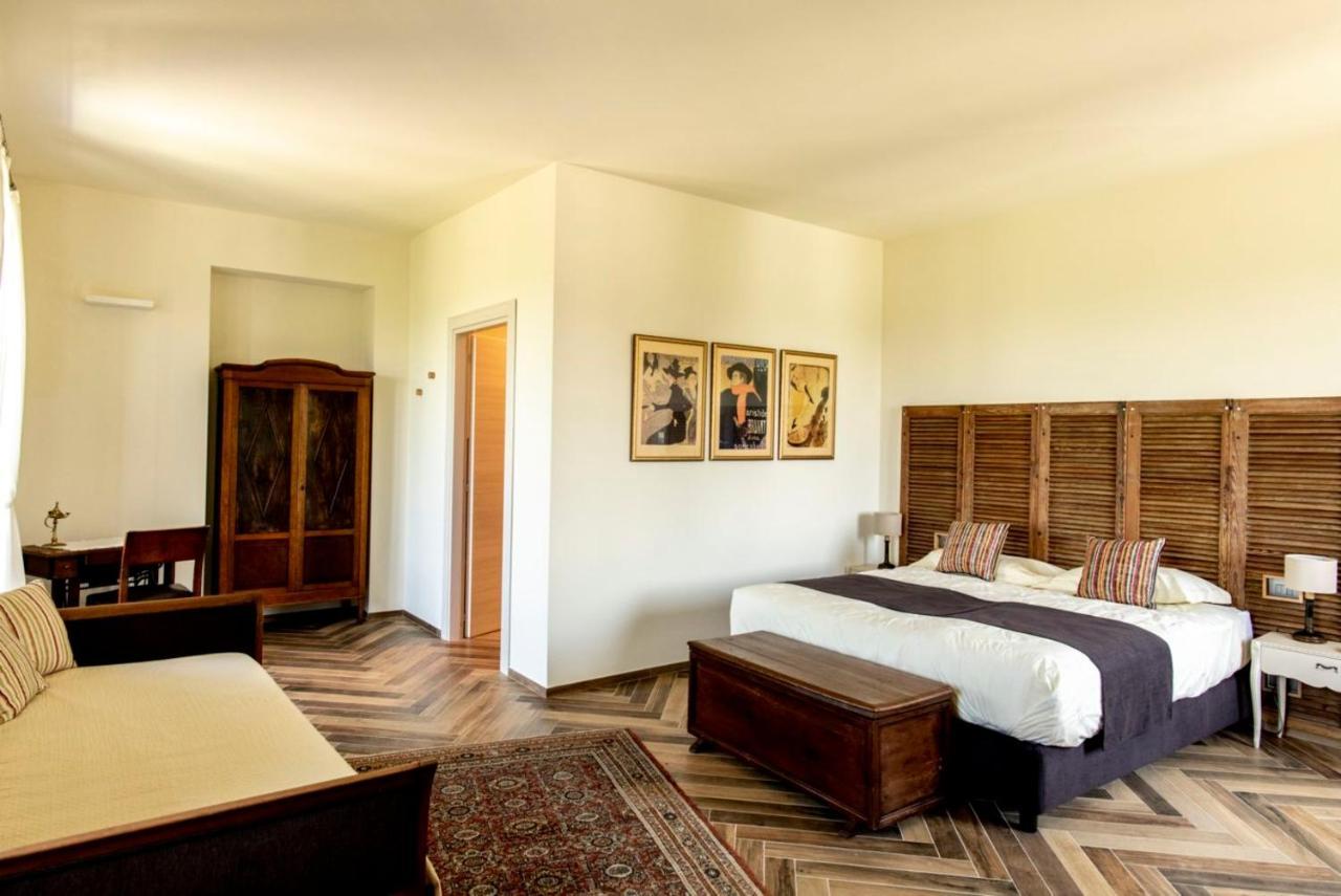 Le Vecchie Persiane - Bed & Breakfast Diano dʼAlba Exteriör bild