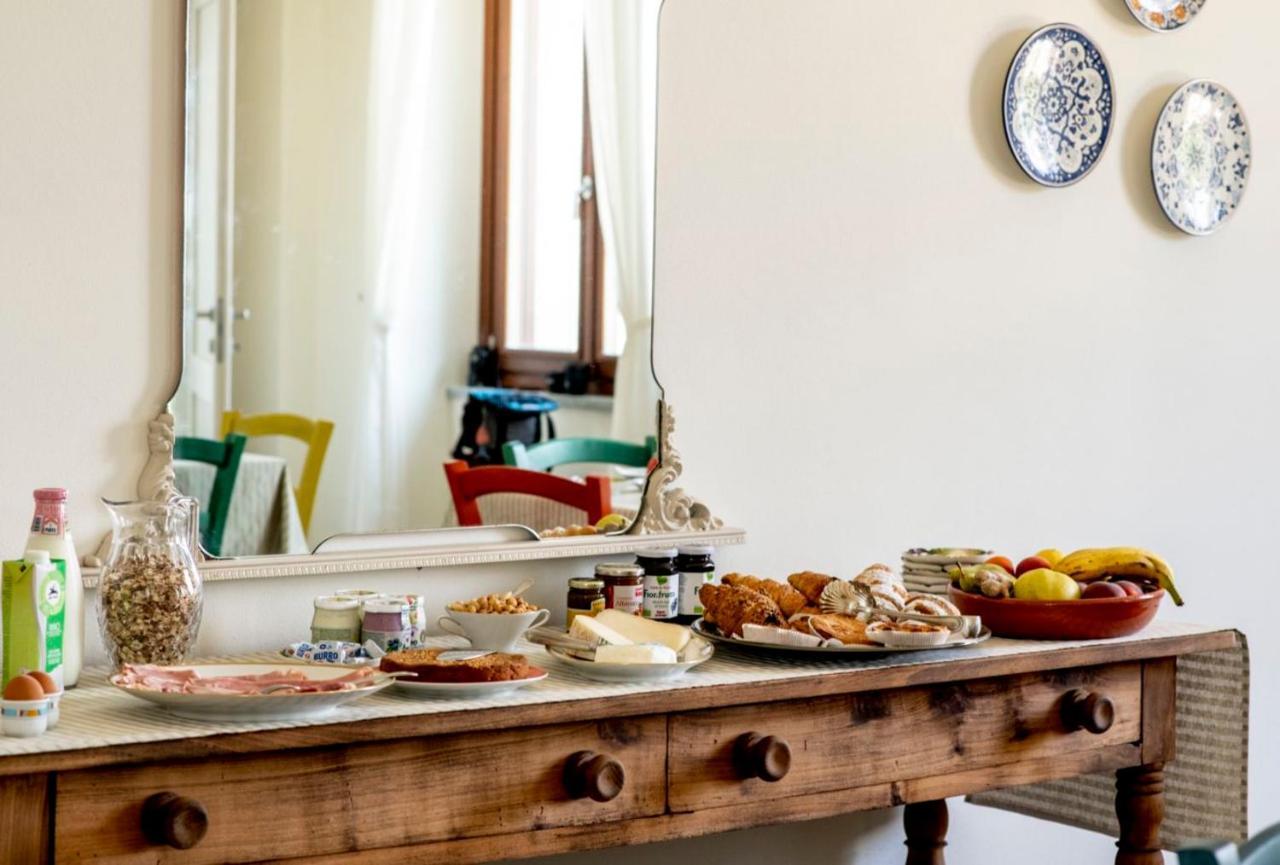 Le Vecchie Persiane - Bed & Breakfast Diano dʼAlba Exteriör bild