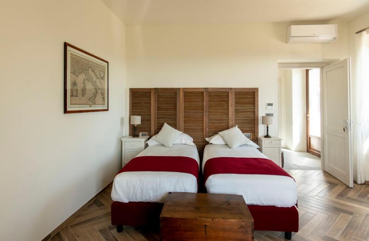 Le Vecchie Persiane - Bed & Breakfast Diano dʼAlba Exteriör bild